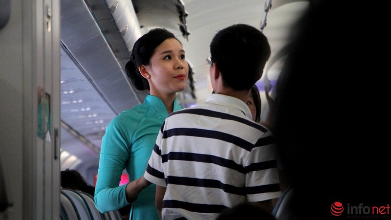 Hành khách chịu nóng, ngồi chờ 2 tiếng trên máy bay Vietnam Airlines - ảnh 5