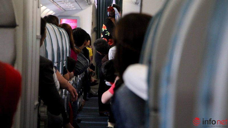 Hành khách chịu nóng, ngồi chờ 2 tiếng trên máy bay Vietnam Airlines - ảnh 8