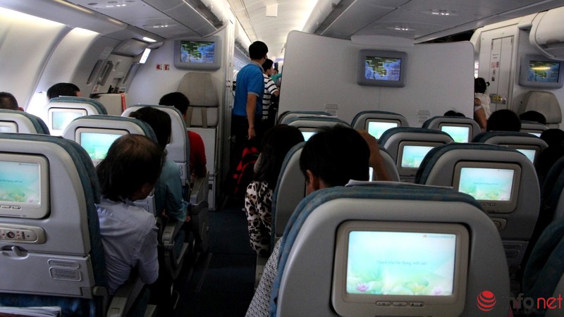 Hành khách chịu nóng, ngồi chờ 2 tiếng trên máy bay Vietnam Airlines - ảnh 9