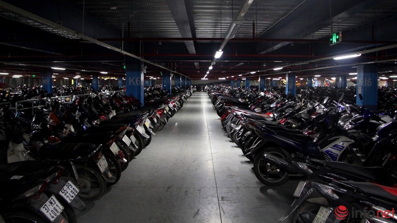 Sân bay Tân Sơn Nhất, 3h sáng ngày 26 Tết - ảnh 1