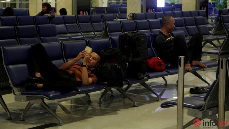 Sân bay Tân Sơn Nhất, 3h sáng ngày 26 Tết - ảnh 13