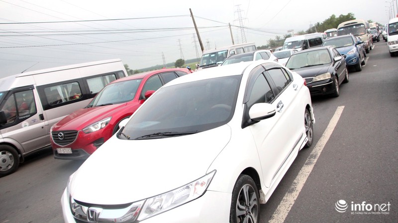 Đường từ Vũng Tàu về TP.HCM kẹt cứng - ảnh 4