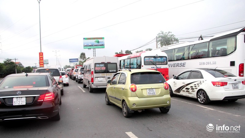 Đường từ Vũng Tàu về TP.HCM kẹt cứng - ảnh 5