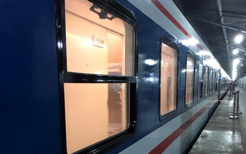 Đoàn tàu “5 sao” Sài Gòn - Nha Trang bắt đầu lăn bánh - ảnh 2