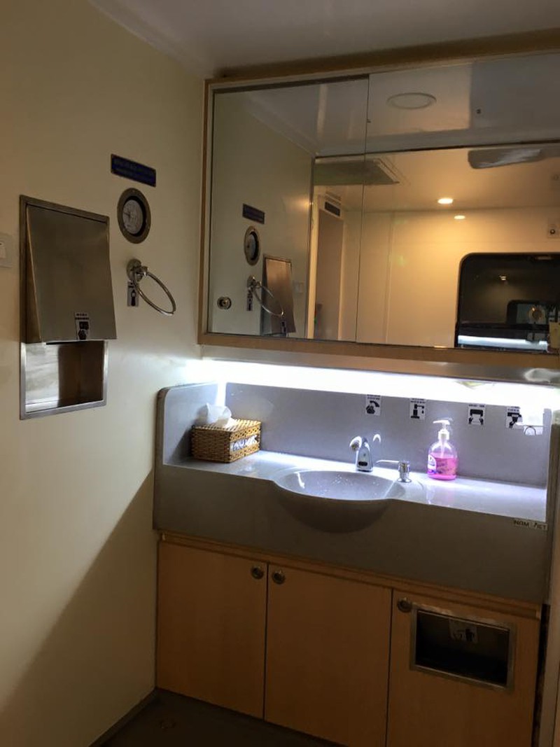 Đoàn tàu “5 sao” Sài Gòn - Nha Trang bắt đầu lăn bánh - ảnh 4