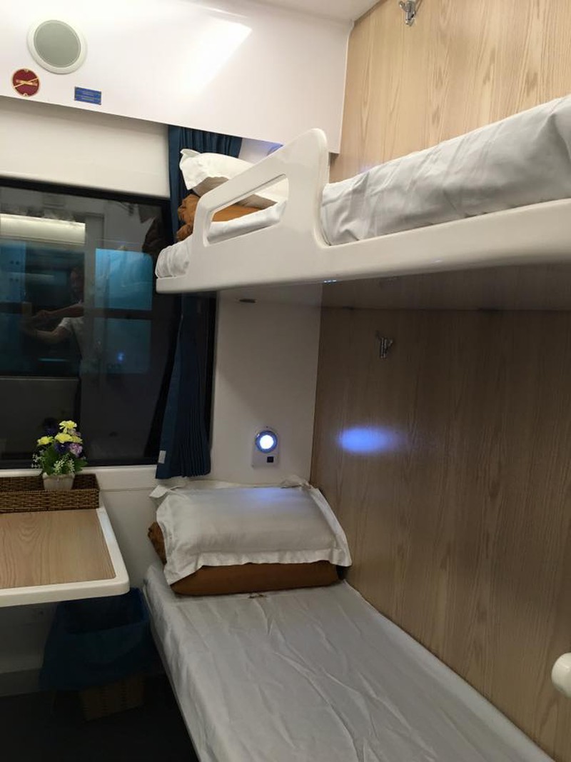 Đoàn tàu “5 sao” Sài Gòn - Nha Trang bắt đầu lăn bánh - ảnh 5