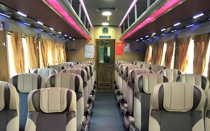 Đoàn tàu “5 sao” Sài Gòn - Nha Trang bắt đầu lăn bánh - ảnh 1