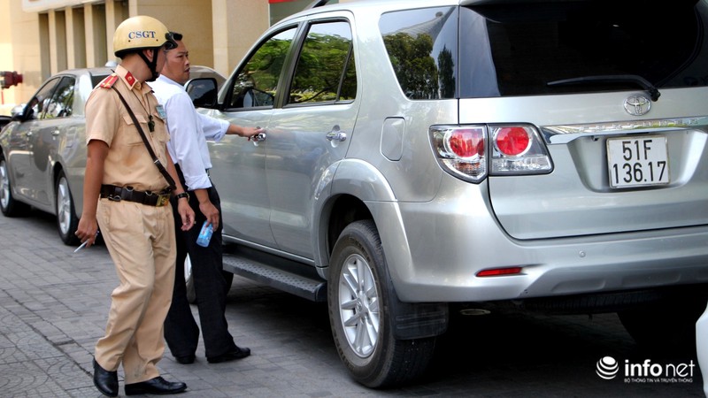 Phó Chủ tịch quận 1 chỉ đạo lập biên bản xe của Phó Chủ tịch quận 9 vì... đỗ sai - ảnh 13