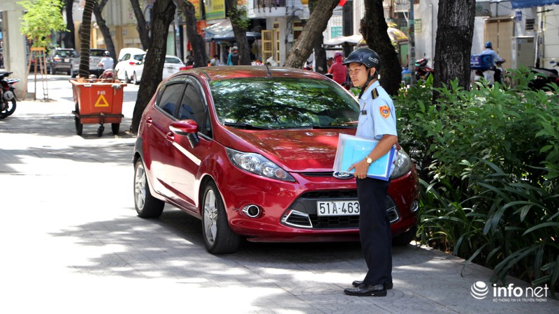 Phó Chủ tịch quận 1 chỉ đạo lập biên bản xe của Phó Chủ tịch quận 9 vì... đỗ sai - ảnh 17
