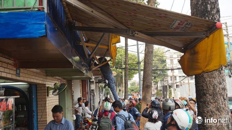 Quận 1 tiếp tục phá bồn cây, tường chắn chiếm vỉa hè trước VP bộ Công Thương - ảnh 12