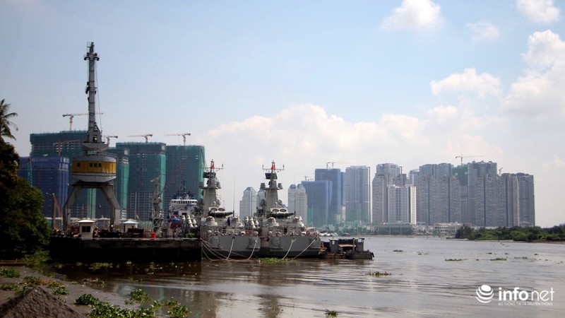 Hai tàu tên lửa tấn công nhanh của Hải quân cùng xuất hiện tại cảng Ba Son - ảnh 1