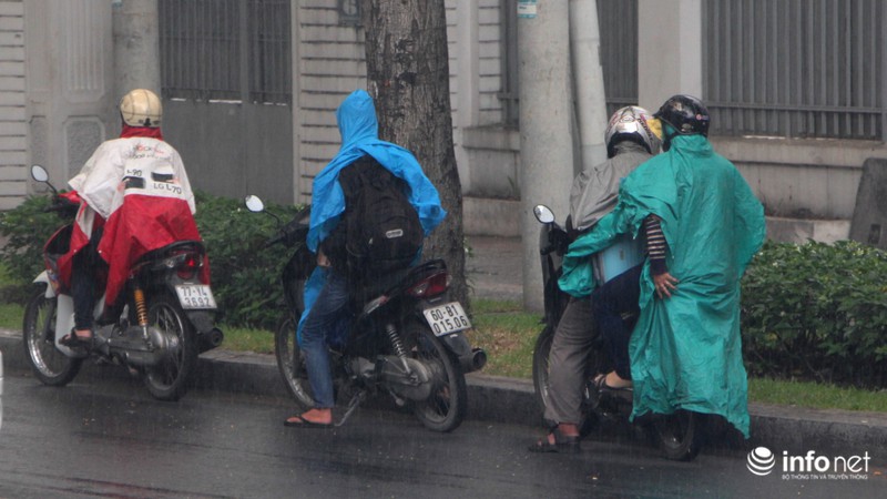 TP.HCM: Trời đã đổ mưa nhưng chưa giảm nhiệt - ảnh 3