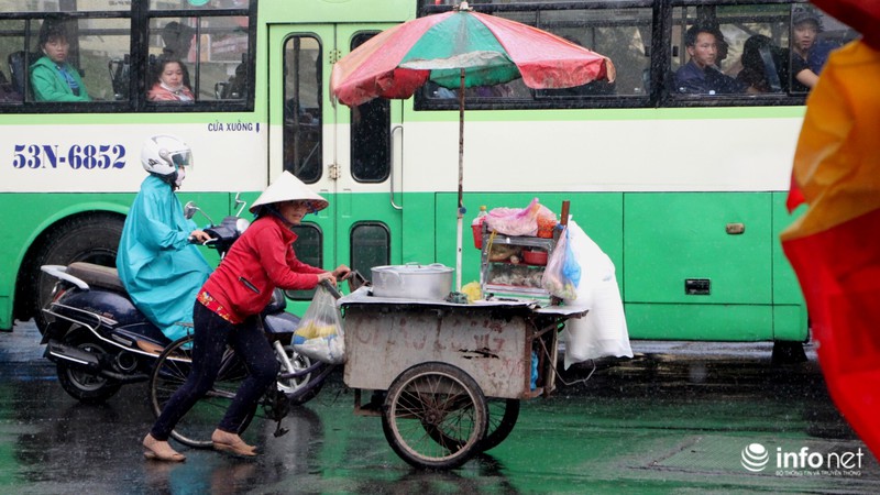TP.HCM: Trời đã đổ mưa nhưng chưa giảm nhiệt - ảnh 7