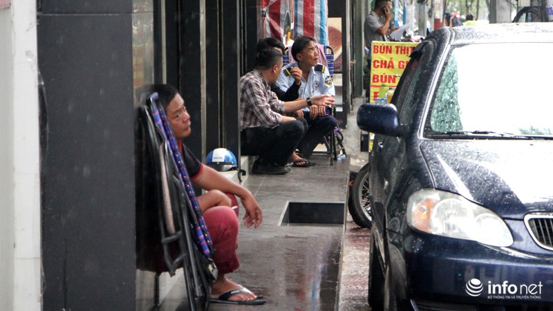 TP.HCM: Trời đã đổ mưa nhưng chưa giảm nhiệt - ảnh 9