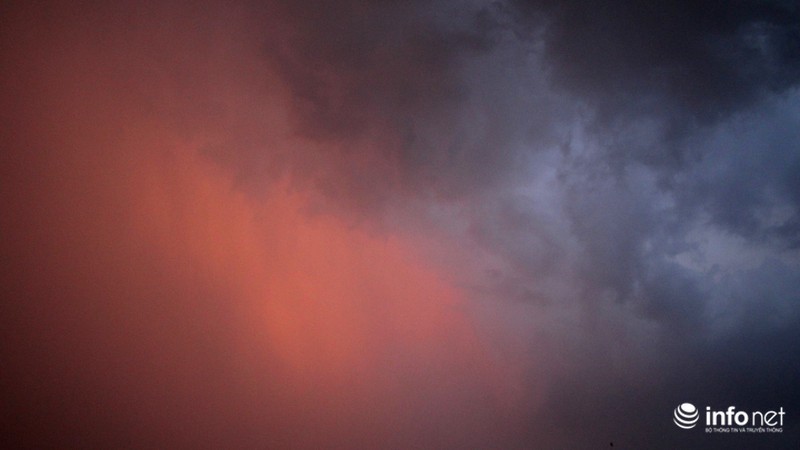 TP.HCM: Trời mưa như trút, gió mạnh, sấm chớp giật từng hồi - ảnh 10