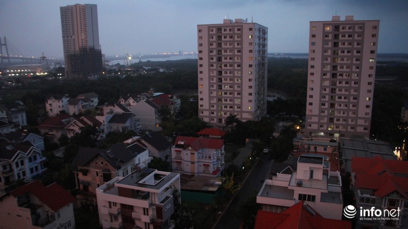 TP.HCM: Trời mưa như trút, gió mạnh, sấm chớp giật từng hồi - ảnh 9