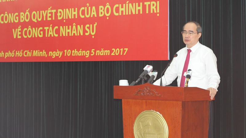 Hình ảnh toàn cảnh trao quyết định cho tân Bí thư TP.HCM Nguyễn Thiện Nhân - ảnh 6