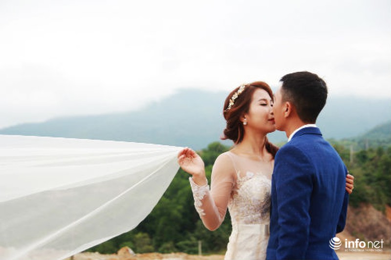 Chùm ảnh cưới ở nghĩa trang của cặp đôi yêu 7 ngày đã cưới - ảnh 1