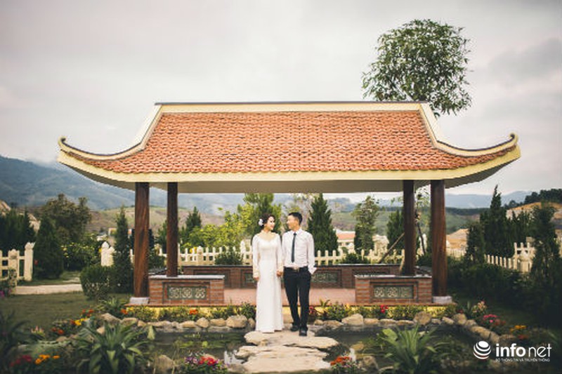 Chùm ảnh cưới ở nghĩa trang của cặp đôi yêu 7 ngày đã cưới - ảnh 2