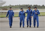 Bốn phi hành gia đến bãi phóng chuẩn bị lên Trạm vũ trụ trên tàu SpaceX