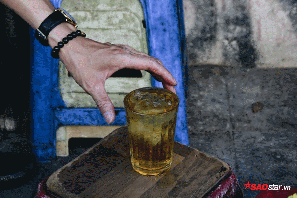 Chuyện kể của những bà cụ dành cả cuộc đời bán trà đá cho người dân Hà Thành - ảnh 10