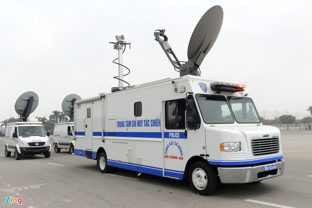 Cận cảnh dàn xe đặc chủng chống bạo loạn, bảo vệ Đại hội Đảng - ảnh 3