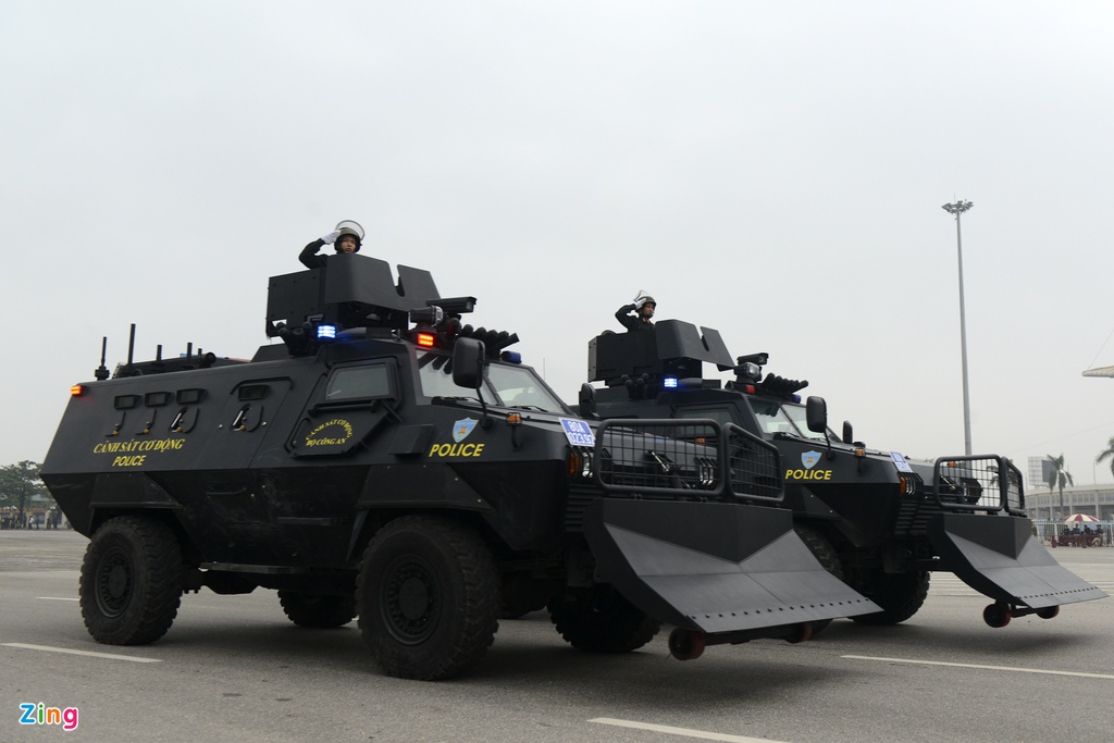 Cận cảnh dàn xe đặc chủng chống bạo loạn, bảo vệ Đại hội Đảng - ảnh 13