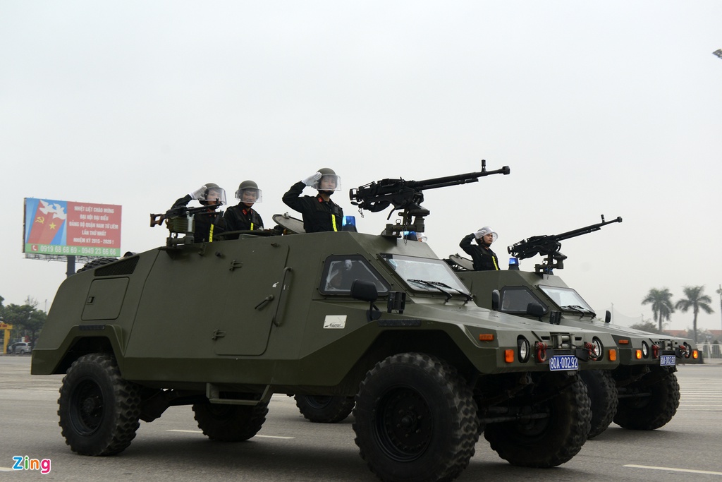 Cận cảnh dàn xe đặc chủng chống bạo loạn, bảo vệ Đại hội Đảng - ảnh 11