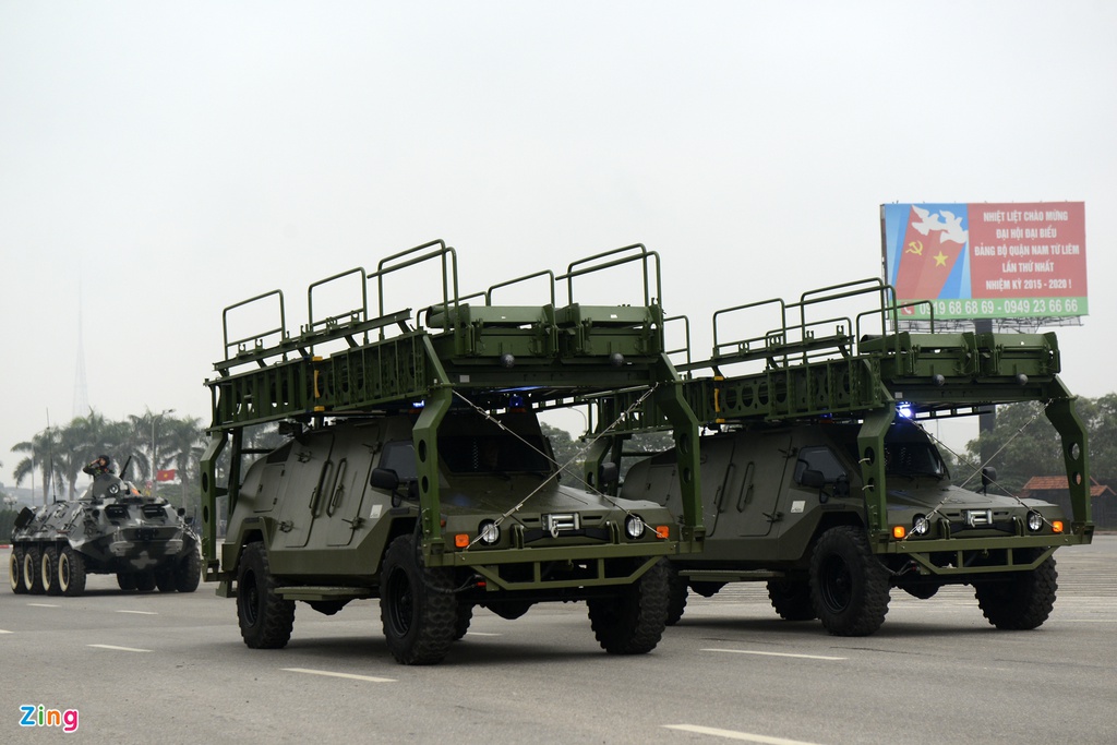 Cận cảnh dàn xe đặc chủng chống bạo loạn, bảo vệ Đại hội Đảng - ảnh 7