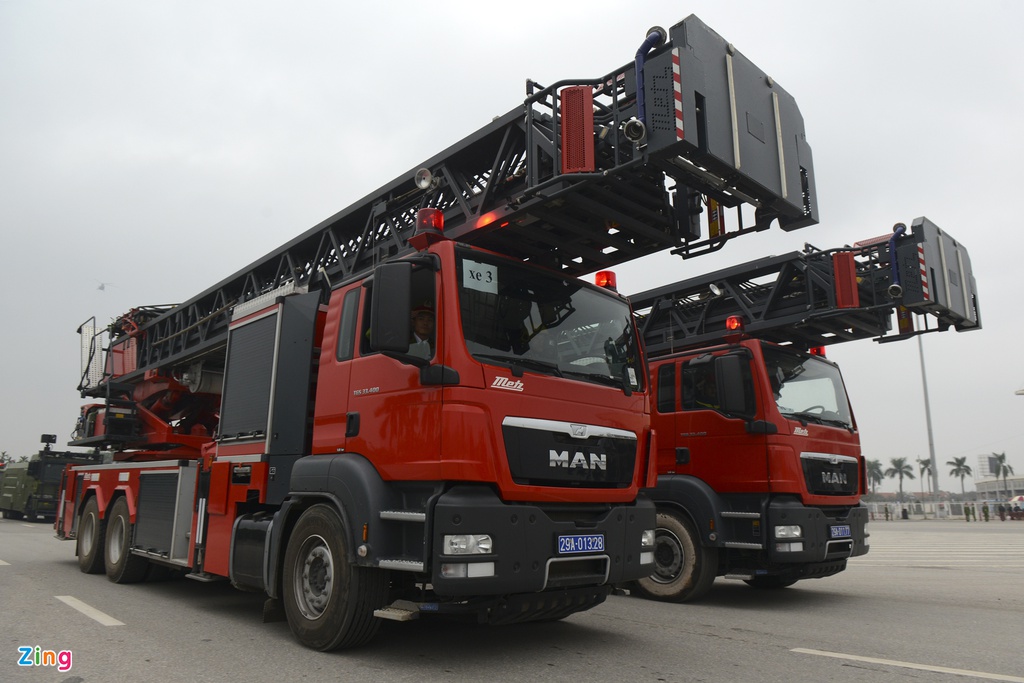 Cận cảnh dàn xe đặc chủng chống bạo loạn, bảo vệ Đại hội Đảng - ảnh 18