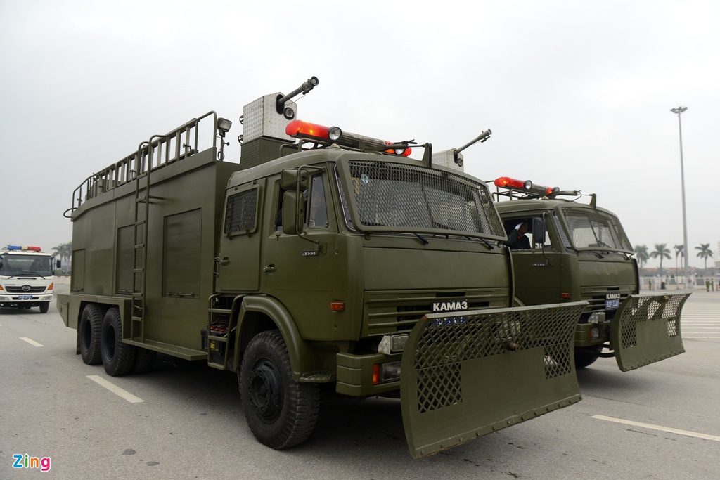 Cận cảnh dàn xe đặc chủng chống bạo loạn, bảo vệ Đại hội Đảng - ảnh 19