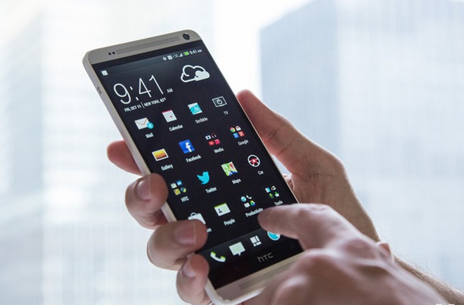 HTC One Max vừa được bán trở lại tại thị trường Việt Nam.