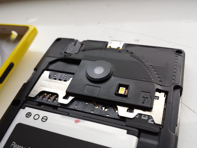 Điện thoại nhái Lumia 1020 giá gần 700.000 đồng