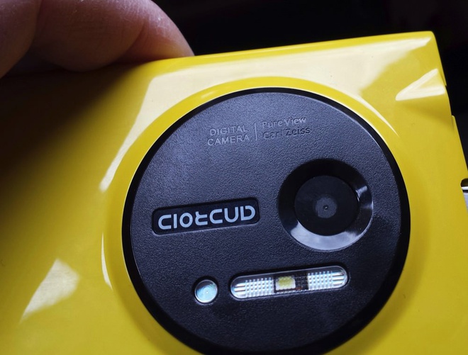 Điện thoại nhái Lumia 1020 giá gần 700.000 đồng