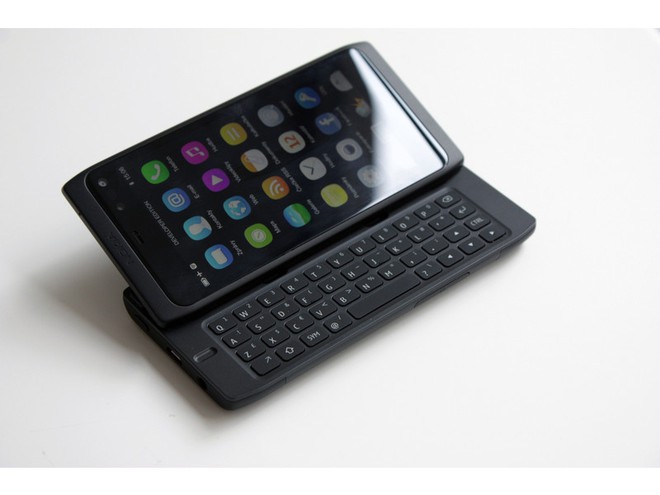 Nokia N950 - thiết bị chưa từng được ra mắt công chúng của Nokia. Ảnh Engadget.
