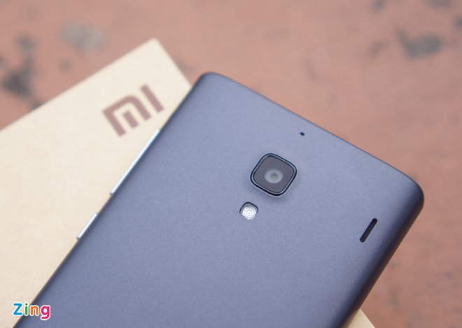 Mở hộp di động chính hãng của 'Apple Trung Quốc' tại VN