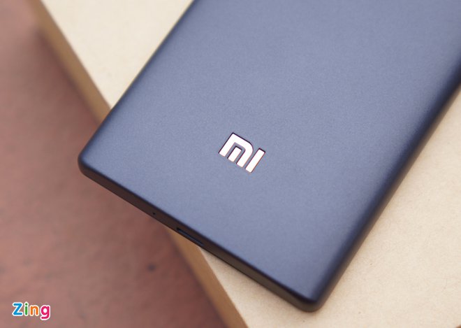 Mở hộp di động chính hãng của 'Apple Trung Quốc' tại VN