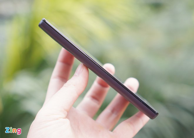 Mở hộp di động chính hãng của 'Apple Trung Quốc' tại VN