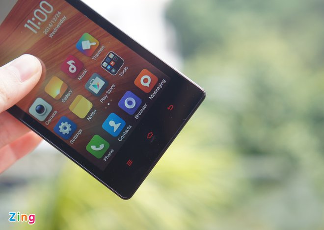 Mở hộp di động chính hãng của 'Apple Trung Quốc' tại VN