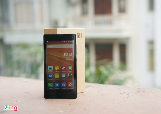 Mở hộp di động chính hãng của 'Apple Trung Quốc' tại VN