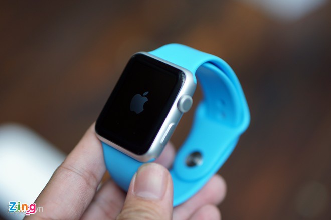 Apple Watch được bán với giá 14 - 19 triệu đồng, cao hơn nhiều so với mức 350 USD tại Mỹ. Ảnh: Duy Tín.