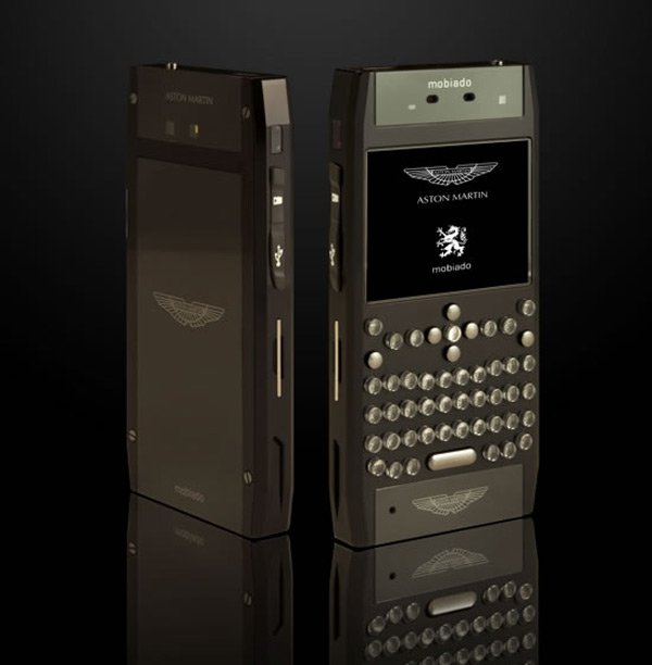 Mobiado Grand 350PRL: là mẫu di động đầu tiên thuộc bộ sưu tập Grand Line với đặc trưng là bàn phím QWERTY gần giống với chiếc E71. Thiết kế của máy khác biệt với các điện thoại Mobiado đi trước. Thiết bị sử dụng những nguyên liệu khá đắt tiền như hợp kim nhôm dùng để sản xuất máy bay và mạ nikel. Các phím được làm từ tinh thể sapphire và thép không gỉ.