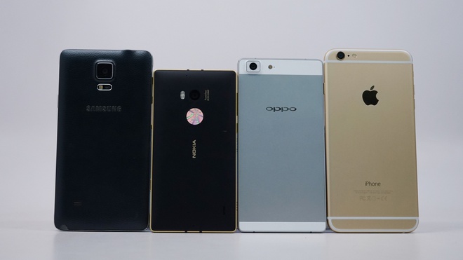 Xu hướng màn hình rộng hầu như ảnh hưởng tới tất cả các nhà sản xuất di động. Do vậy, cuộc chạy đua về độ phân giải, chất lượng hiển thị diễn ra mạnh mẽ. Đáng chú ý, trong 4 model này, ngoài iPhone 6 Plus với công nghệ IPS LCD, các sản phẩm còn lại đều dùng tấm nền Super AMOLED. Công nghệ này đảm bảo độ mỏng chi di động bên cạnh mang tới các màu sắc rực rỡ hơn.