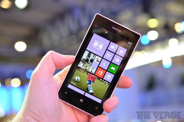 Nokia Lumia 520 có giá còn 600.000 đồng trên eBay