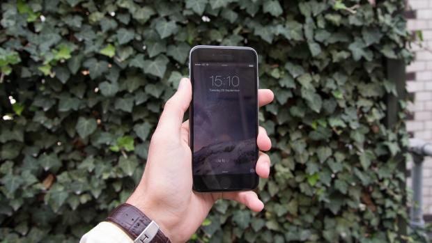 Không sử dụng iPhone trong điều kiện thời tiết khắc nghiệt. Ảnh: Expertreviews.