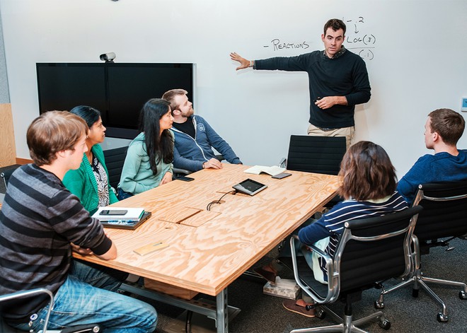 Ai điều khiển bảng tin Facebook của bạn?