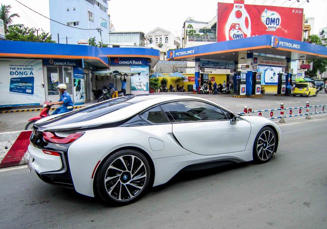 Siêu xe BMW i8 ở Sài Gòn giá trên 7 tỷ đồng