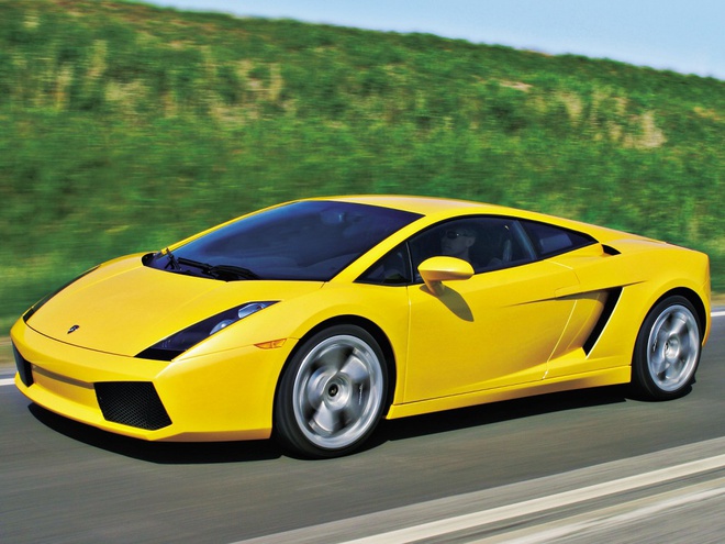 4. Lamborghini Gallardo Lamborghini Gallardo là mẫu xe nam tính nhất của đại gia đình “siêu bò” Italy. Đường nét trên xe mạch lạc, vuông vắn nhưng không kém phần gợi cảm. Chiếc xe trị giá trên 200.000 USD được trang bị động cơ 10 xi-lanh không tăng áp. 100% phụ nữ sẽ cảm thấy tự hào khi bạn trai của họ ngồi trong chiếc xe này.