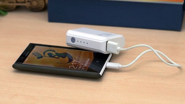 Một cục sạc di động sẽ giúp người dùng sạc pin ở mọi hoàn cảnh.
