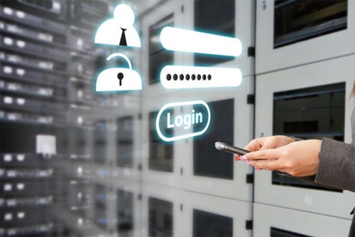 Cẩn trọng khi sử dụng smartphone để hạn chế nguy cơ lộ dữ liệu cá nhân.